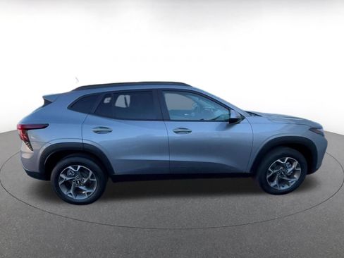 Used 2025 Chevrolet Trax LT w/ LT Convenience Package FWD image 16