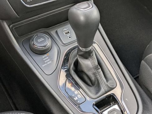 Used 2020 Jeep Cherokee Limited AWD/4WD image 29