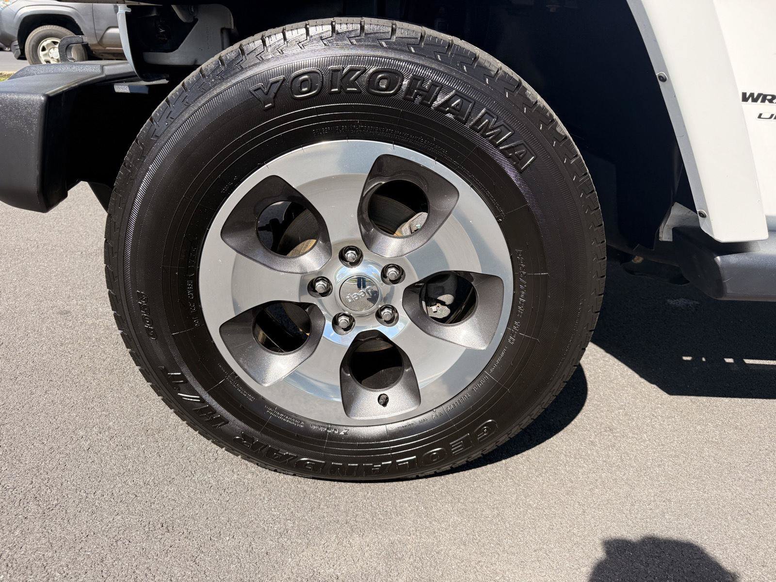 Used 2018 Jeep Wrangler Unlimited Sahara w/ Connectivity Group AWD/4WD image 9