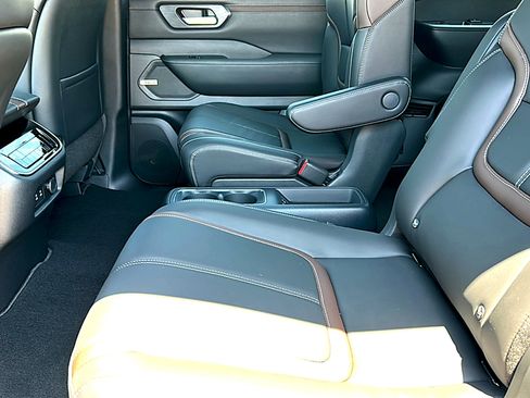 New 2026 Nissan Armada SL w/ Captain's Chari Seat Package AWD/4WD image 15
