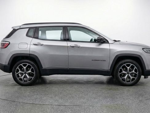 Used 2025 Jeep Compass Limited AWD/4WD image 11