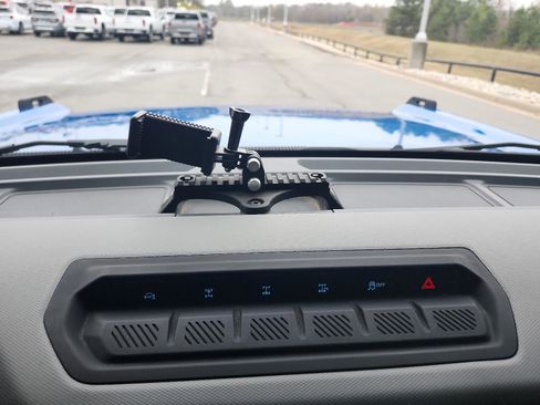 Used 2023 Ford Bronco Badlands image 14