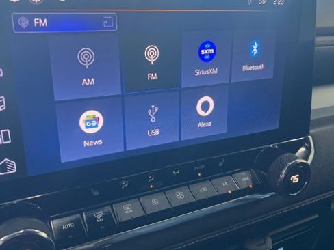 Used 2023 Chevrolet Colorado LT w/ LT Convenience Package III image 28