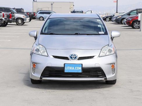 Used 2015 Toyota Prius Two FWD image 2