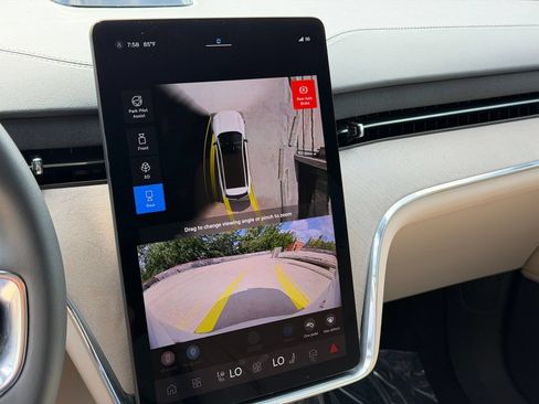 Certified 2025 Volvo EX90 Plus AWD/4WD image 18