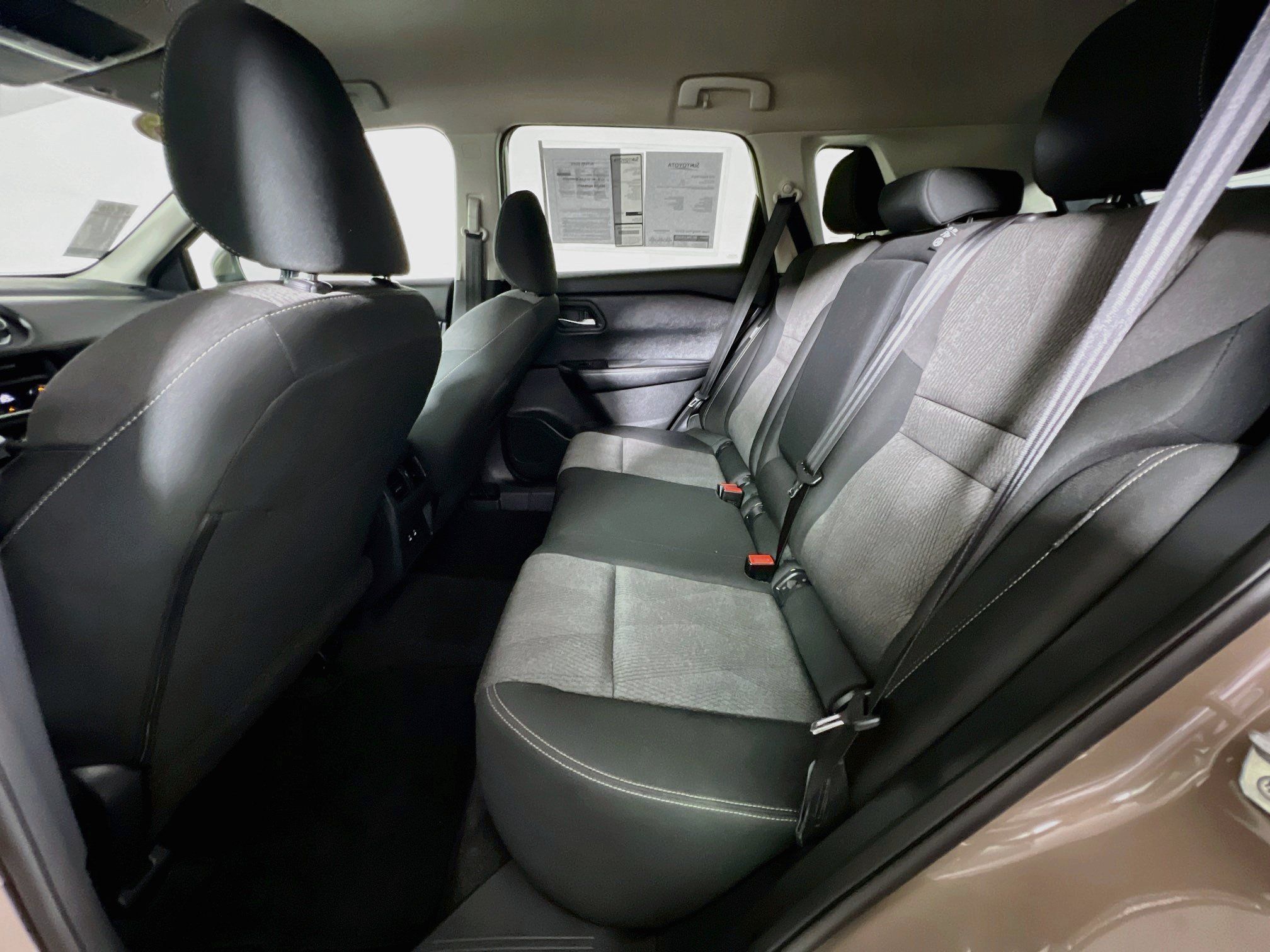 Used 2025 Nissan Rogue SV FWD image 28