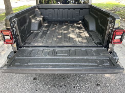 Used 2025 Jeep Gladiator Mojave AWD/4WD image 30