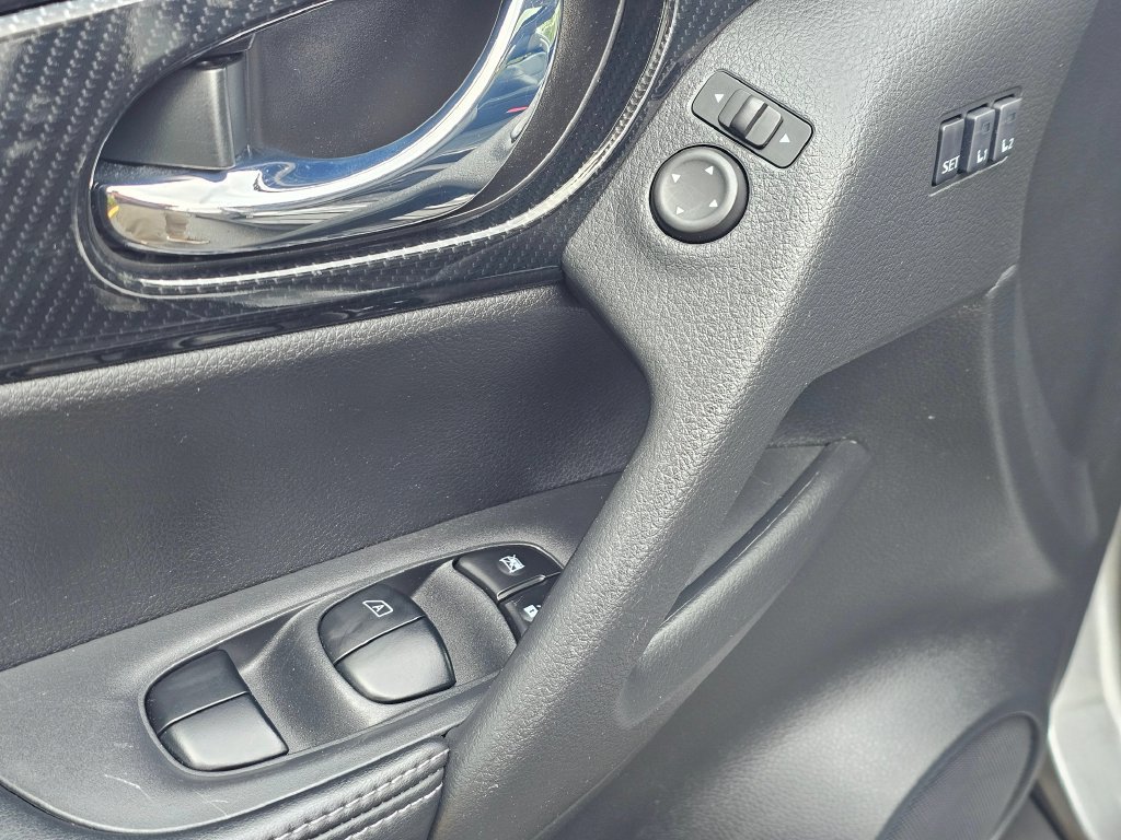 Used 2018 Nissan Rogue SL w/ Premium Package AWD/4WD image 22