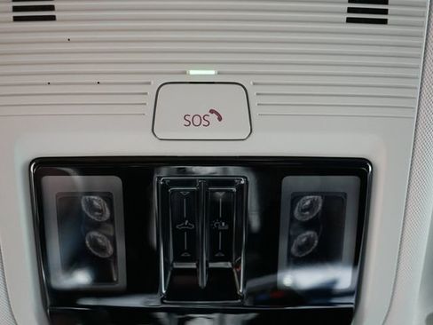 Certified 2025 Volkswagen Tiguan SE AWD/4WD image 35