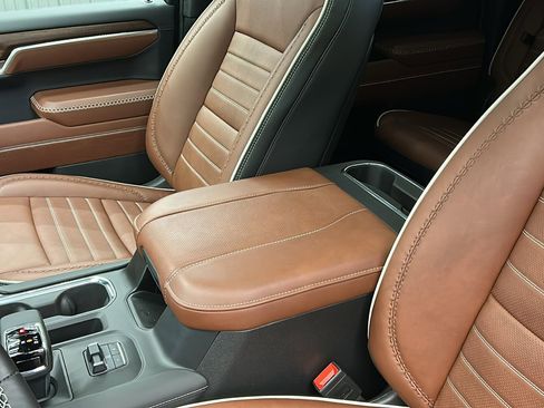 Used 2025 GMC Sierra 1500 Denali Ultimate image 28