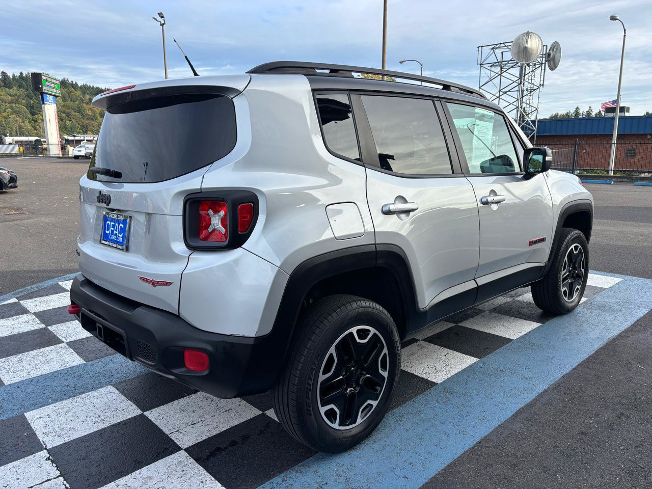 Used 2016 Jeep Renegade Trailhawk w/ Premium Trailhawk Package AWD/4WD image 5