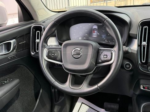 Used 2019 Volvo XC40 T5 Momentum AWD/4WD image 13