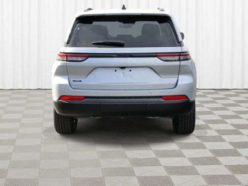 New 2026 Jeep Grand Cherokee Altitude AWD/4WD image 34