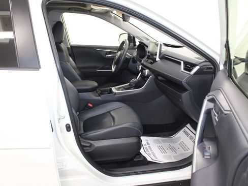 Used 2020 Toyota RAV4 Limited image 29