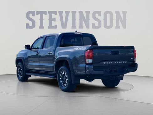 Used 2017 Toyota Tacoma TRD Off-Road w/ Premium & Technology Package AWD/4WD image 3