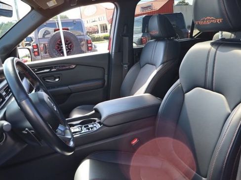 Used 2024 Honda Pilot TrailSport image 23