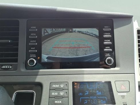 Used 2020 Toyota Sienna L FWD image 19