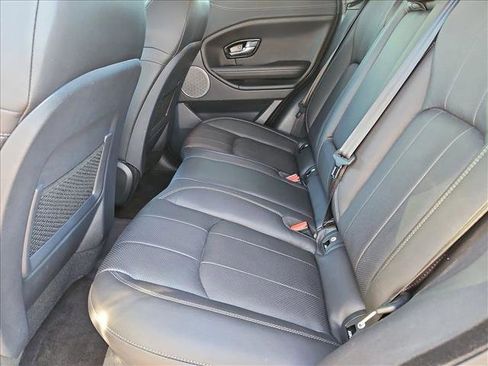 Used 2019 Land Rover Range Rover Evoque SE Premium image 18