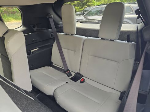 Used 2025 Mitsubishi Outlander SE FWD image 10