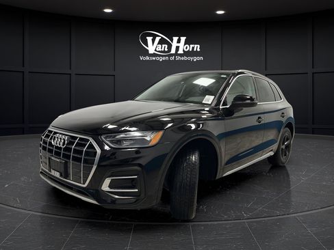 Used 2023 Audi Q5 2.0T Premium w/ Convenience Package AWD/4WD image 3