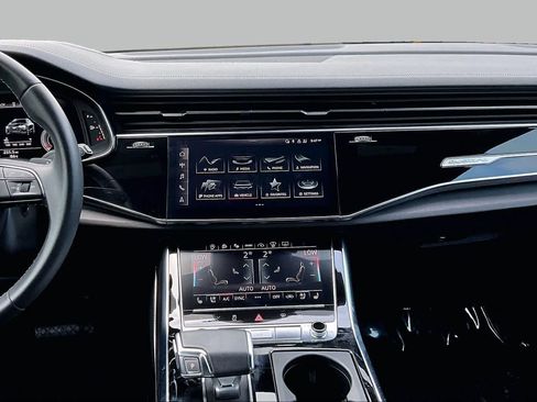 Used 2023 Audi Q8 Prestige w/ Prestige Package AWD/4WD image 7