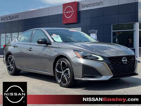 Certified 2025 Nissan Altima 2.5 SR FWD image 1
