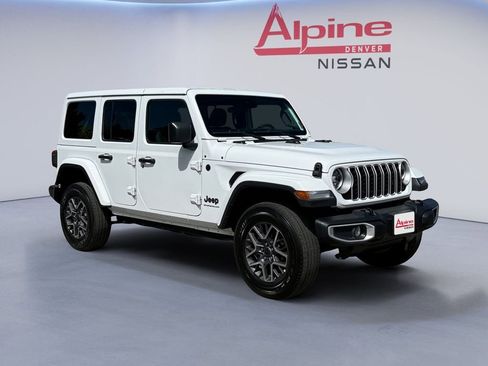 Used 2025 Jeep Wrangler Unlimited Sahara AWD/4WD image 7