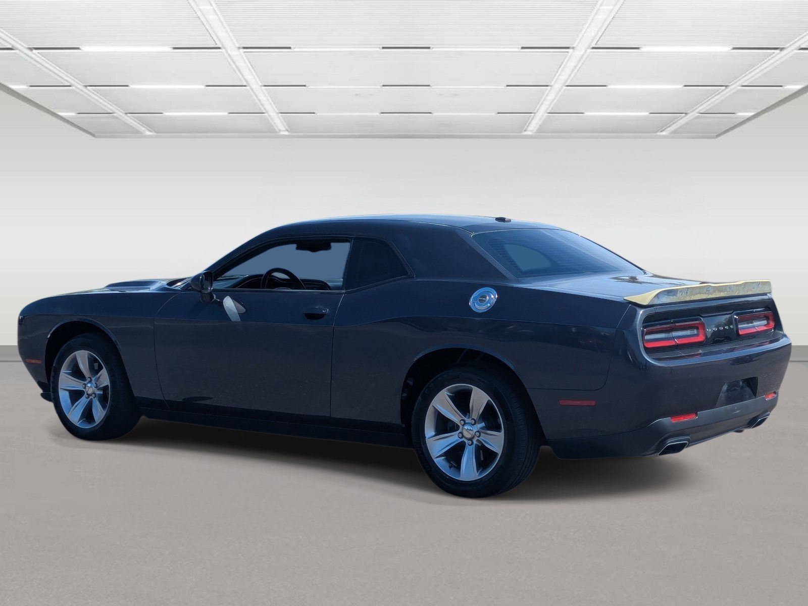 Used 2016 Dodge Challenger SXT RWD image 3