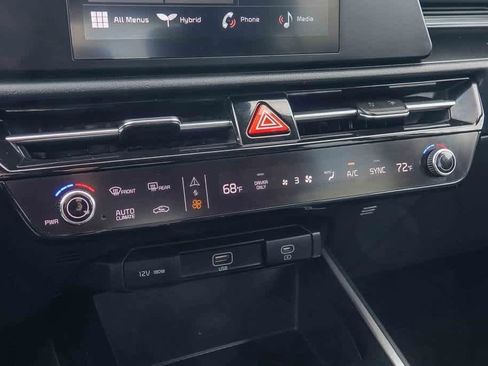 Certified 2025 Kia Niro LX image 22