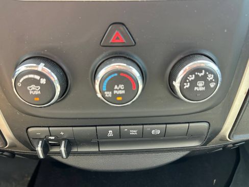 Used 2018 RAM 2500 SLT AWD/4WD image 29