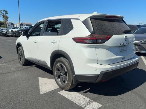 Used 2024 Nissan Rogue SV FWD image 8