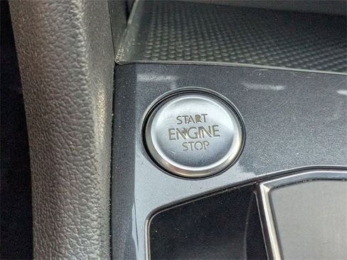 Used 2019 Volkswagen Tiguan SE image 31