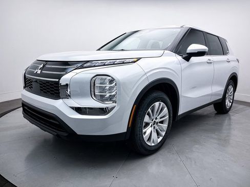 New 2025 Mitsubishi Outlander ES image 8
