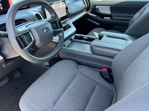 Used 2025 Ford Expedition Active AWD/4WD image 10