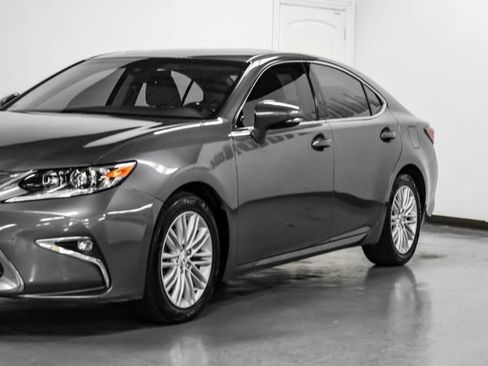 Used 2016 Lexus ES 350 w/ Premium Package w/Wood Trim FWD image 9