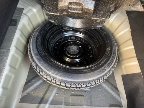 Used 2018 Nissan Kicks SV FWD image 26