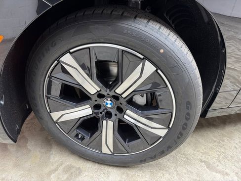 New 2026 BMW iX xDrive60 w/ Premium Package image 27