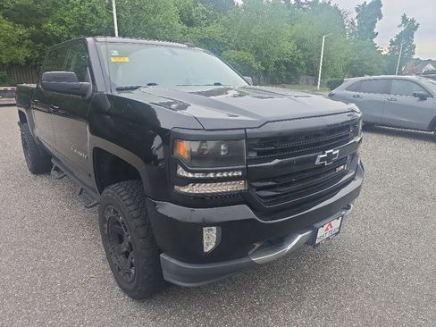 Used 2018 Chevrolet Silverado 1500 LT w/ All Star Edition AWD/4WD image 3