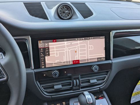 New 2026 Porsche Macan image 17