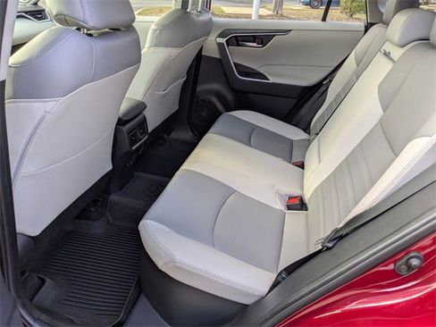 Used 2021 Toyota RAV4 XLE Premium image 36