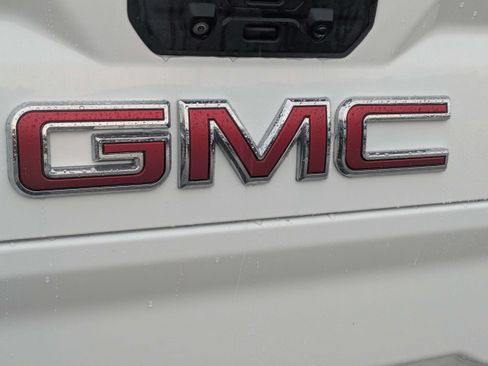 Used 2022 GMC Sierra 2500 AT4 w/ AT4 Premium Plus Package AWD/4WD image 14
