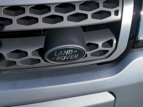 Used 2017 Land Rover Range Rover Evoque SE image 13