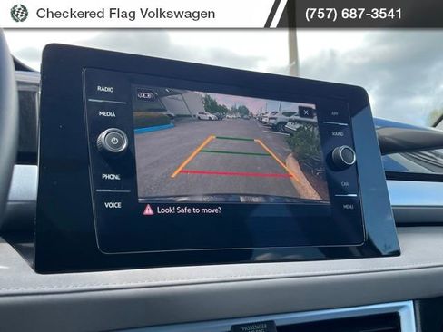 Used 2025 Volkswagen Taos SE image 40