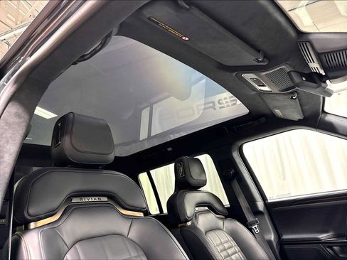 Used 2025 Rivian R1S Premium AWD/4WD image 26