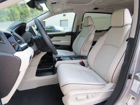 New 2026 Honda Odyssey Touring image 13