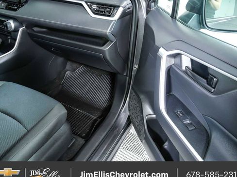 Used 2022 Toyota RAV4 LE FWD image 22