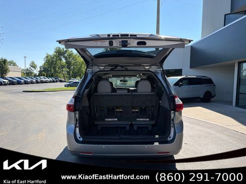 Used 2017 Toyota Sienna XLE w/ XLE Navigation Package FWD image 15