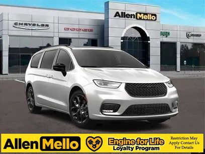 New 2024 Chrysler Pacifica Limited w/ S Appearance Package
