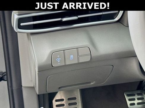 Used 2025 Hyundai Elantra Sport FWD image 13