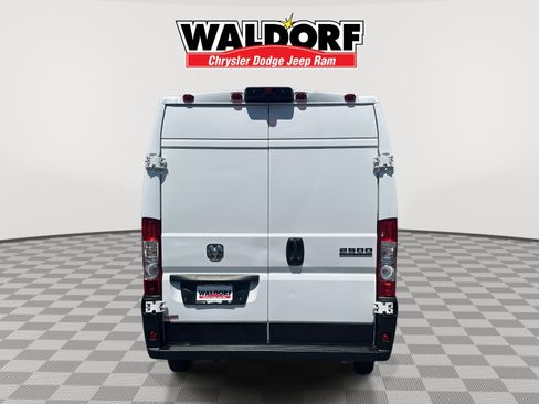 Used 2024 RAM ProMaster 2500 w/ Convenience Group FWD image 5
